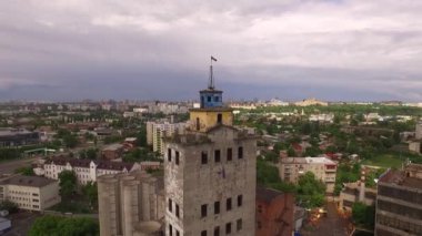 Mısır gevreği için terk edilmiş konteynırlar. Kharkov