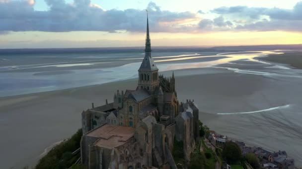 在法国游圣米歇尔山城堡 — 图库视频影像