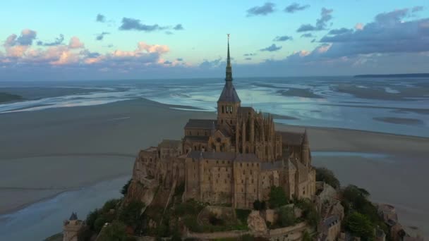 在法国游圣米歇尔山城堡 — 图库视频影像