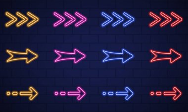 Farklı Renklerin Parlayan Neon Okları. Karanlık Duvar Arkaplanındaki Renkli Neon Sağ Ok Simgeleri. Konum Gösterge Kumarhanesi, Bar, Gece Kulübü, Sinema ve Motel. İzole Vektör İllüstrasyonu.
