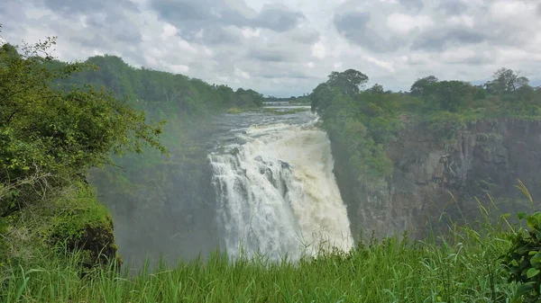 Zambezi Stroomt Vanaf Het Plateau Kloof Hangt Mist Afgrond Voorgrond — Stockfoto