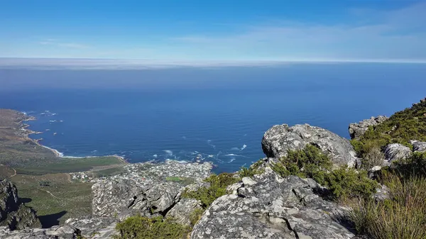 Mavi Atlantik Okyanusu Gök Mavisi Cape Town Daki Masa Dağı — Stok fotoğraf
