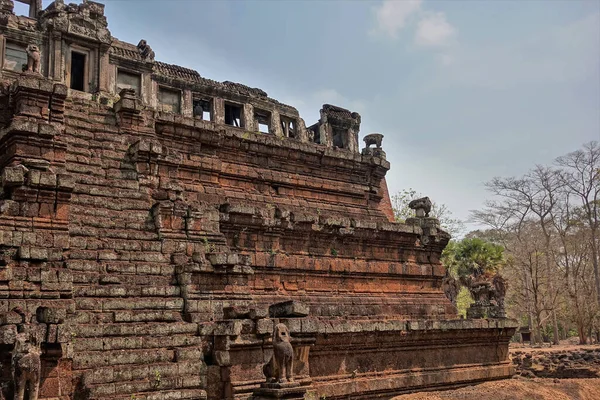 Храм Пхимеакас Знаменитом Ангкоре Ступенчатое Здание Виде Пирамиды Красных Камней — стоковое фото