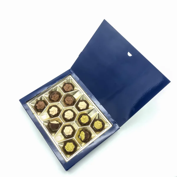 Boîte Carton Bleu Avec Chocolats Bonbons Ronds Avec Garniture Crème — Photo