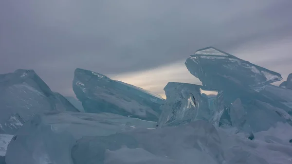 Block Brilliant Turquoise Ice Hummocks Cloudy Evening Sky Bizarre Shapes — Stock Photo, Image