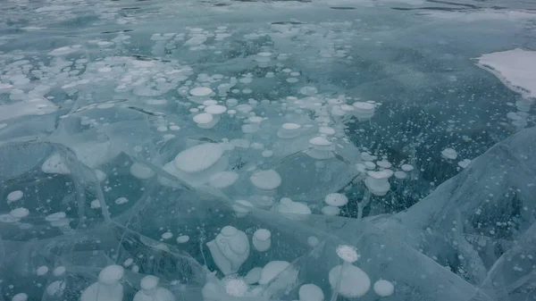 Gelo Transparente Turquesa Lago Congelado Close Tela Cheia Rachaduras Que — Fotografia de Stock