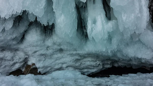 Bizarre Stalactite Icicles Cover Base Rock Turquoise Ice Close Full — Stockfoto