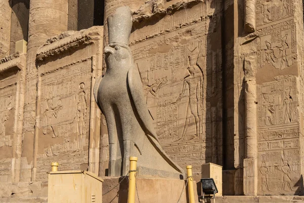 Sculpture Falcon Crown Entrance Temple Horus Edfu Granite Statue Bird — Fotografia de Stock