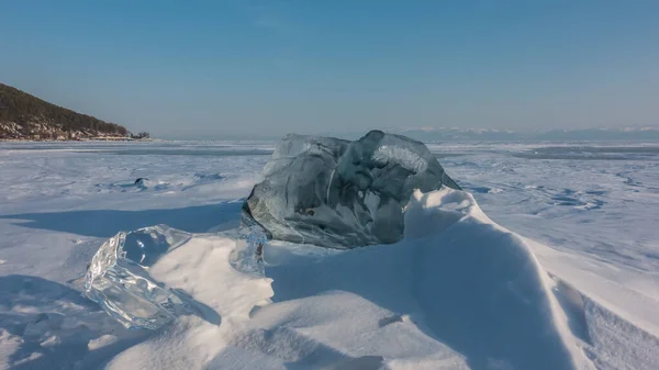 Transparent Fancy Ice Floes Lie Snowdrifts Frozen Lake Baikal Glare — Stock Photo, Image
