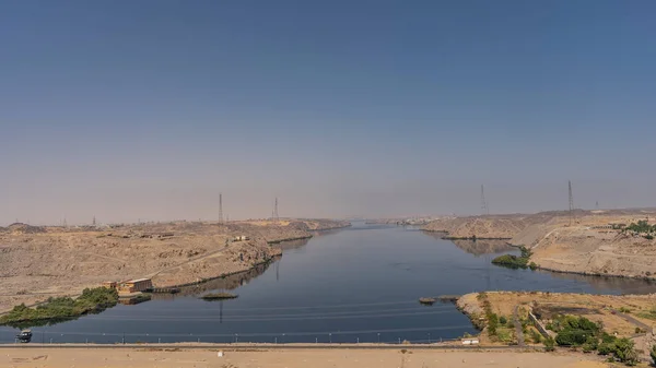 Aswan Dam Nile Motorway Visible Electric Wires Technological Buildings Sandy — Stock Photo, Image
