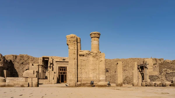 Ruïnes Van Oude Tempel Van Horus Edfu Vervallen Muren Zijn — Stockfoto