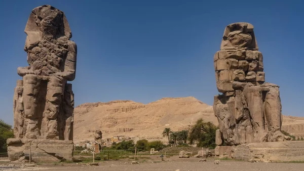 Giant Sculptures Colossi Memnon Blue Sky Sand Dune Huge Statues — Stock Photo, Image