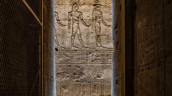 Étroit Passage Sombre Dans Ancien Temple Horus Edfou Devant Est — Photo