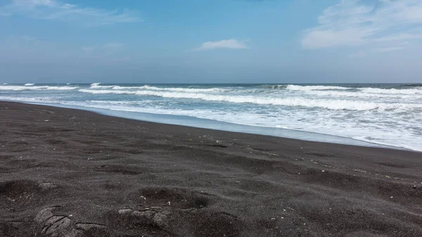 Largas Olas Surf Color Turquesa Rodan Sobre Orilla Espuma Costa — Foto de Stock