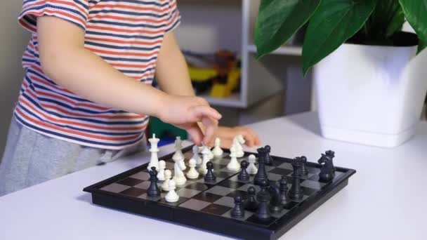 Mother and son play chess, a close-up of the chessboard — Stock Video