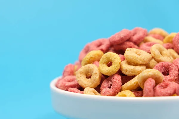 Quick Cereal Breakfast Form Rings Plate Blue Background — Stock Photo, Image