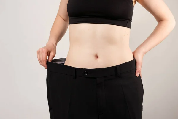 체중을 후커다란 바지를 아름다운 다이어트와 식사의 — 스톡 사진