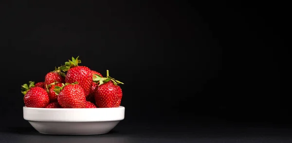 Red Fresh Strawberries White Plate Black Background Summer Seasonal Berries — Stock Photo, Image