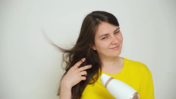 Woman Dries Her Hair Dryer Looks Her Hair Covers Her — ストック動画