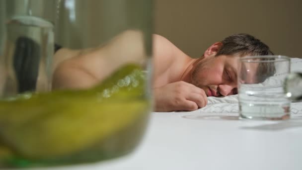 Man Hangover Takes Jar Cucumber Brine Folk Remedies Hangovers — ストック動画