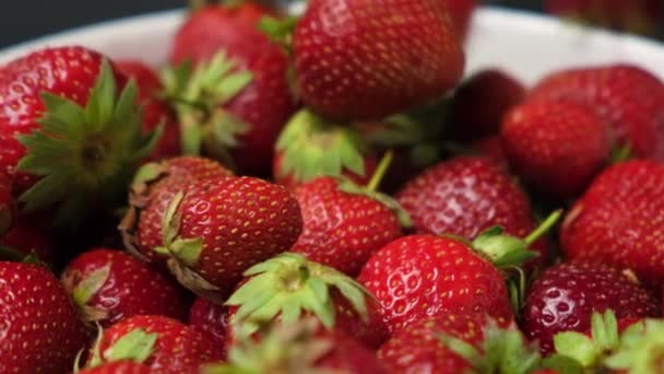Strawberries Fall Plate Close Slow Motion — Stok video