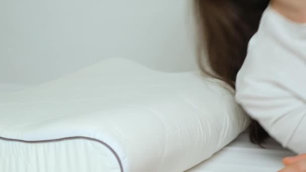 Woman Goes Bed Orthopedic Pillow Mattress Choosing Right Place Sleep — Vídeo de stock