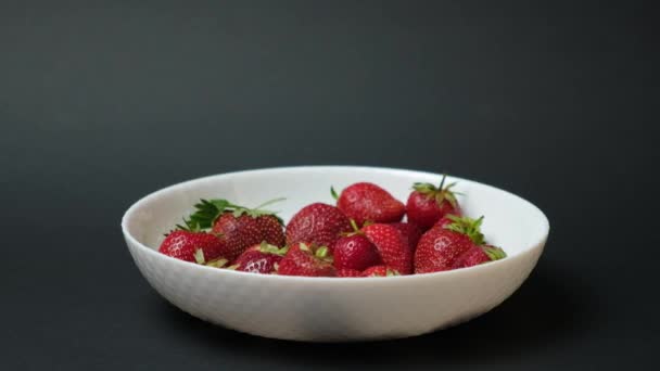 Strawberries Fall Plate Black Background — 图库视频影像