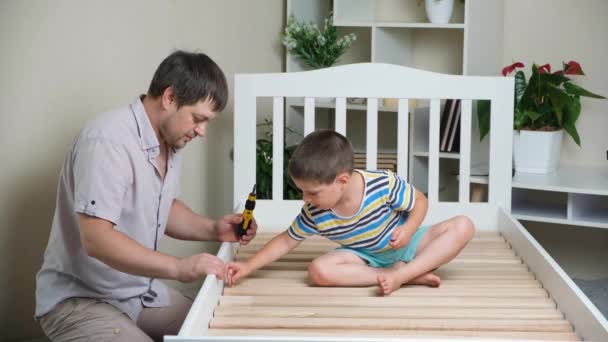 Father Son Together Assemble Childrens Bed Screw Screws Screwdriver — 图库视频影像