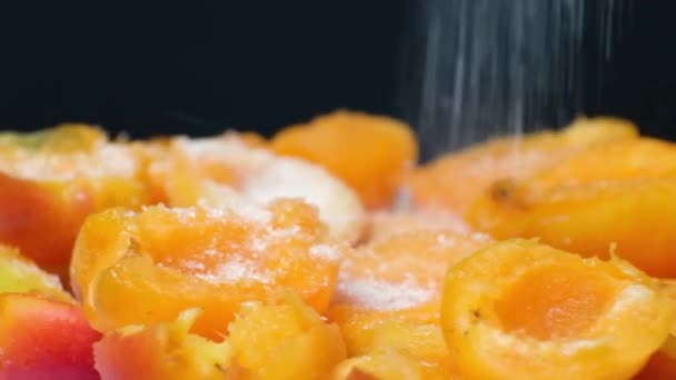Apricot Slices Sprinkled Sugar Black Background Making Apricot Jam — стоковое видео