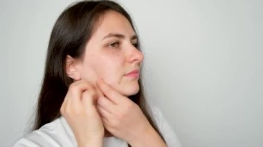 A woman with temporomandibular joint dysfunction massages the masticatory muscles.