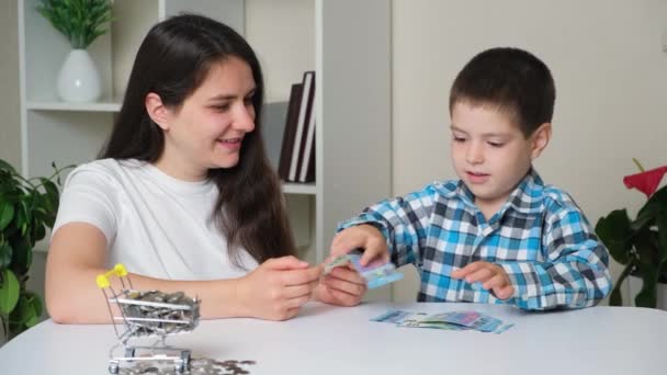 Mom Preschool Son Count Euro Bills Financial Literacy Children — Video