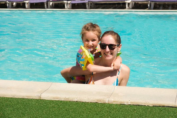 Mother Daughter Having Fun Pool Girl Sleeves Learning Swim —  Fotos de Stock