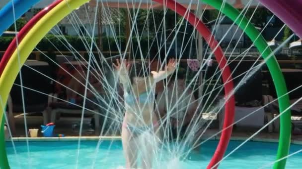 Woman Swimsuit Runs Water Attraction Fountain Aqua Park — Stok video