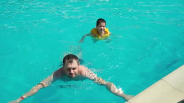 Father Son Swim Pool Child Inflatable Vest Family Vacation — Wideo stockowe