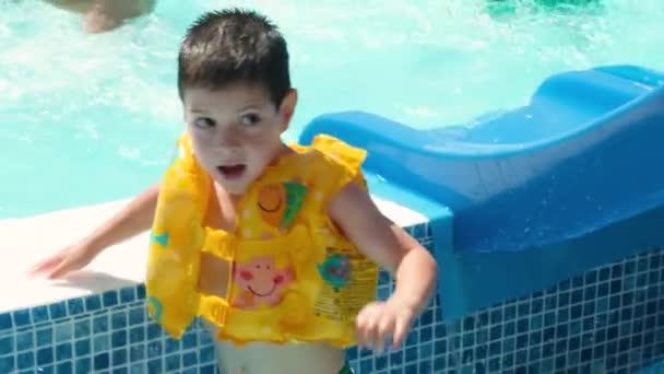 Year Old Boy Inflatable Yellow Vest Plays Pool Aqua Park — Vídeo de Stock