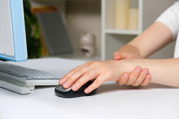 Human Hand Computer Mouse Carpal Tunnel Syndrome Wrist Pain — Stock Photo, Image