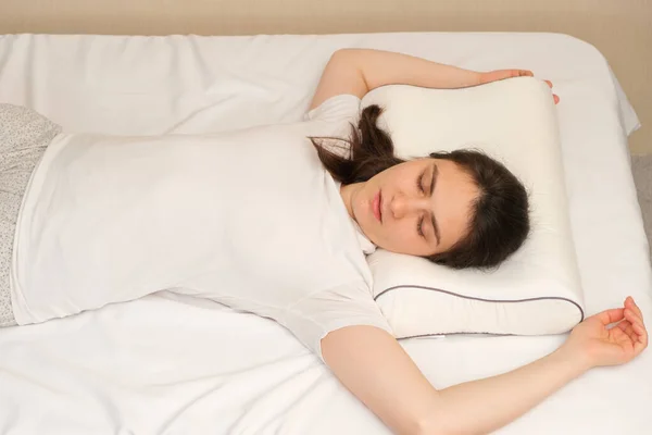 Woman Sleeps Orthopedic Pillow Made Memory Foam Lying Bed Correct — Stock Photo, Image