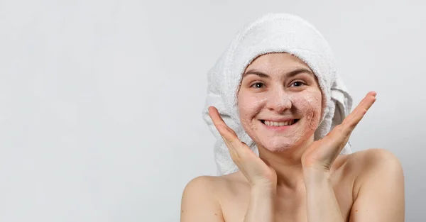 Young Smiling Woman Natural Mask Ubtan Her Face White Towel — Stock Photo, Image