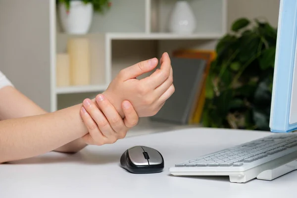 Hands Person Carpal Tunnel Syndrome Computer Mouse — Stock Photo, Image