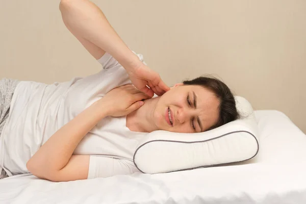 Woman Has Sore Neck Sleeping Wrong Uncomfortable Pillow — Stock Photo, Image