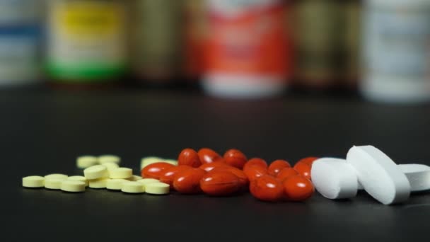 Medicamentos Suplementos Dietéticos Fundo Preto Frascos Com Comprimidos — Vídeo de Stock