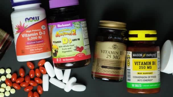 Suplementos Dietéticos Fundo Preto Vitamina Magnésio Outubro 2022 Zaporozhye Ucrânia — Vídeo de Stock