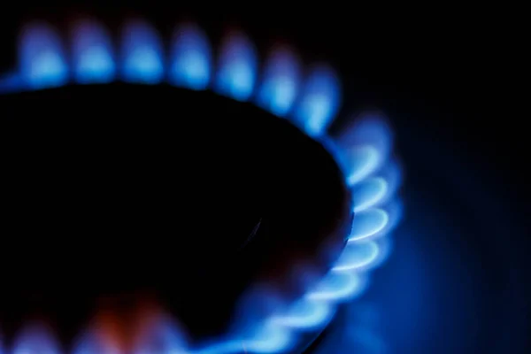 Feche Chama Azul Queimador Gás Fogão Cozinha Escuro — Fotografia de Stock