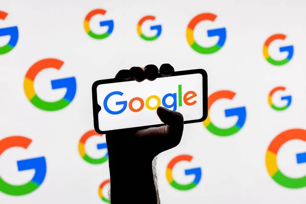 Казань Россия Октября 2021 Года Смартфон Логотипом Компании Google Технологии — стоковое фото