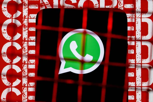 Kazan Rússia Nov 2021 Logotipo Whatsapp Messenger Tela Smartphone Atrás — Fotografia de Stock