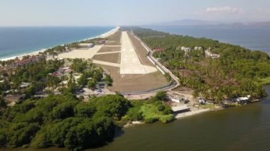 Pie de la Cuesta, Acapulco 'daki pistten uzaklaşıyoruz.