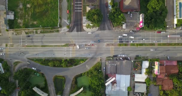 ラス・ナシオネス通りとダイヤモンド通りの交差点の空中写真 — ストック動画