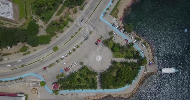 Drone view descending on Parque de la Reina in Acapulco — Video Stock