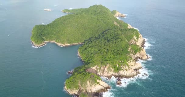Video volando sobre el lado sur de la isla de La Roqueta — Vídeos de Stock