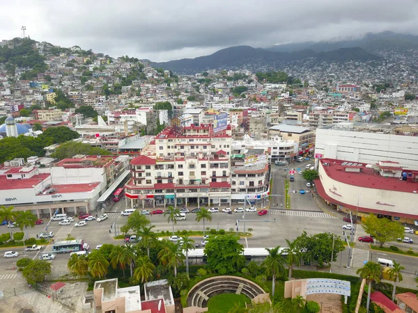 Aerial view of downtown Acapulco centered on the Oviedo hotel — стоковое фото